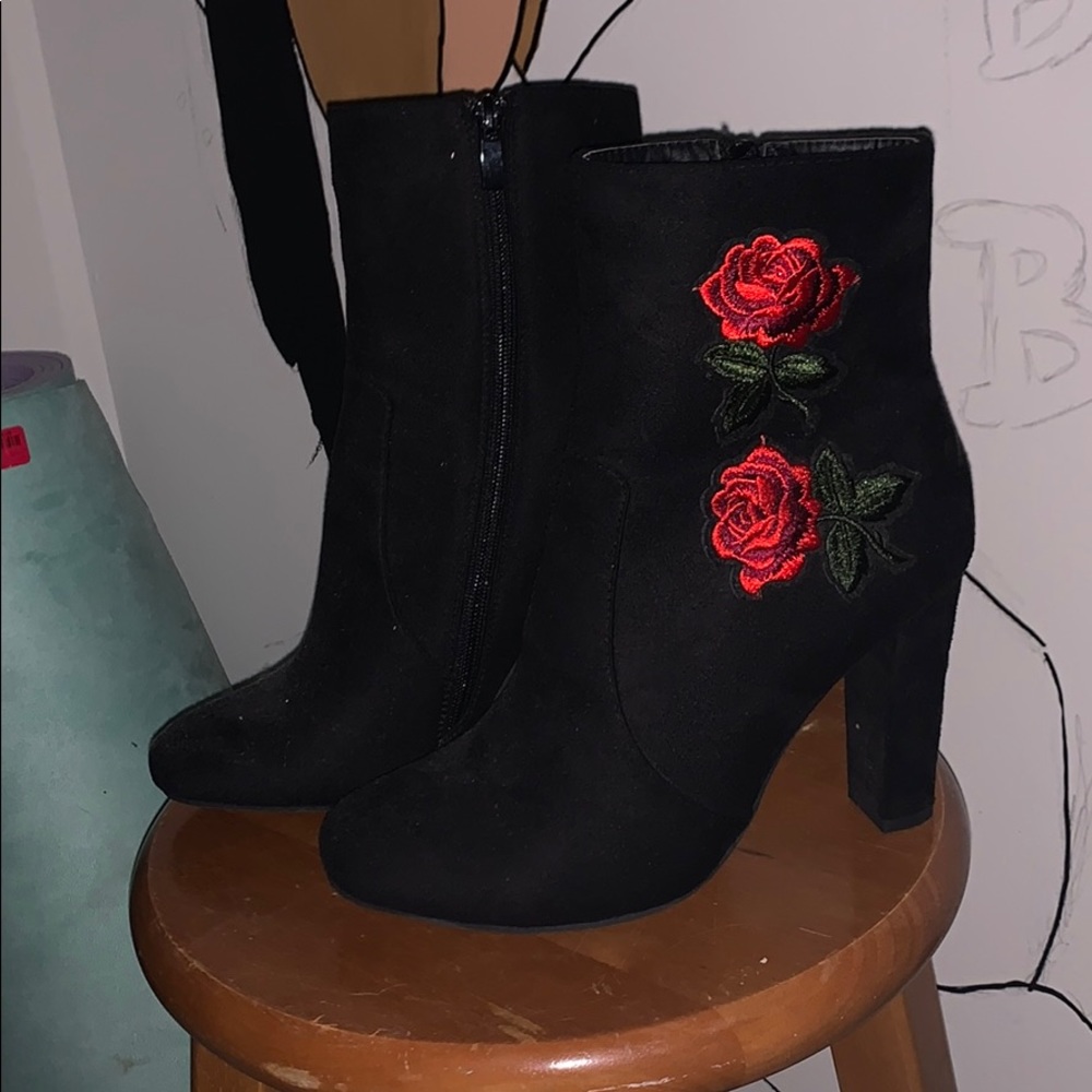 Black heel boots